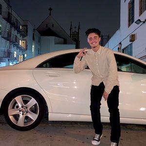 Meet your Posher, Sam